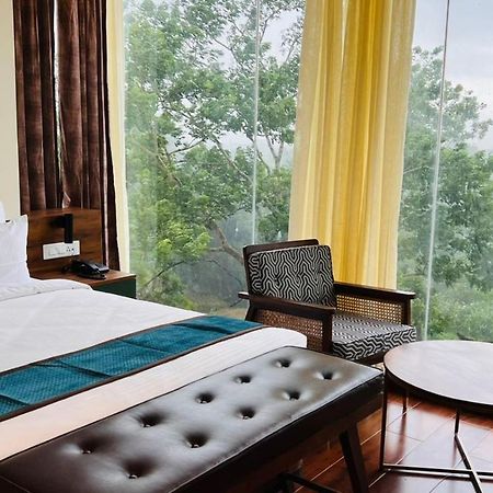 The Convoy Hotel ดิบรูการ์ ภายนอก รูปภาพ