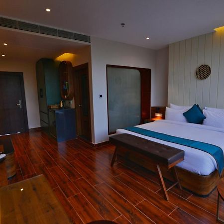 The Convoy Hotel ดิบรูการ์ ภายนอก รูปภาพ