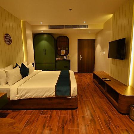 The Convoy Hotel ดิบรูการ์ ภายนอก รูปภาพ