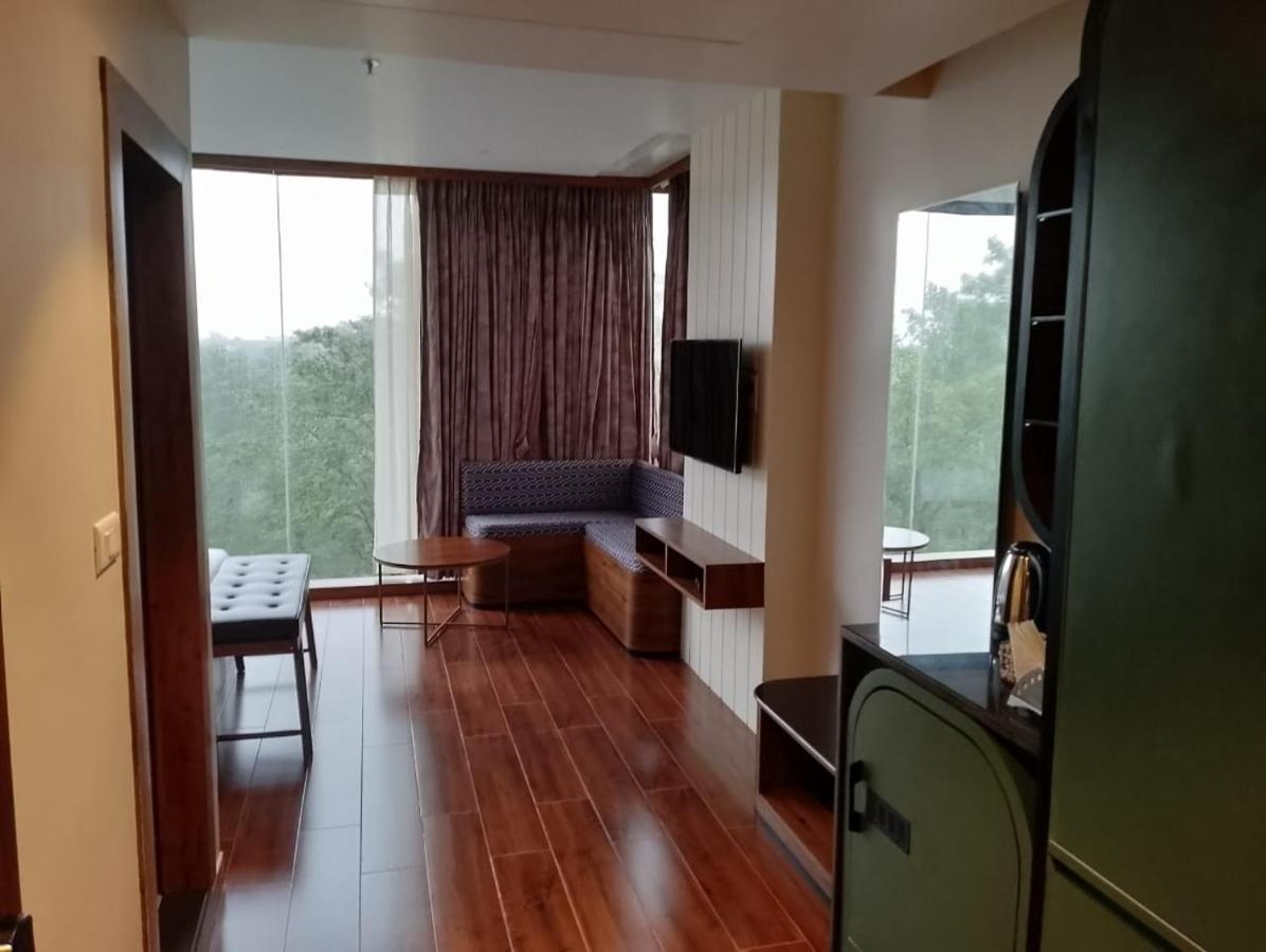 The Convoy Hotel ดิบรูการ์ ภายนอก รูปภาพ