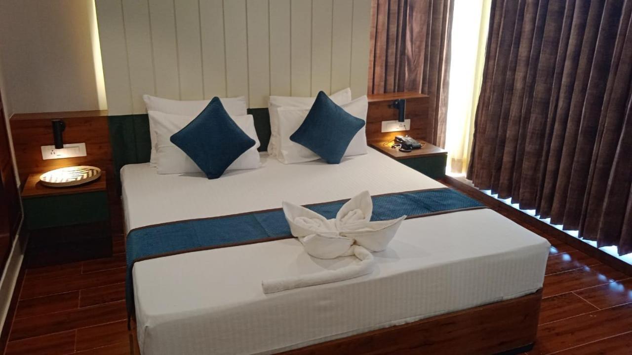 The Convoy Hotel ดิบรูการ์ ภายนอก รูปภาพ