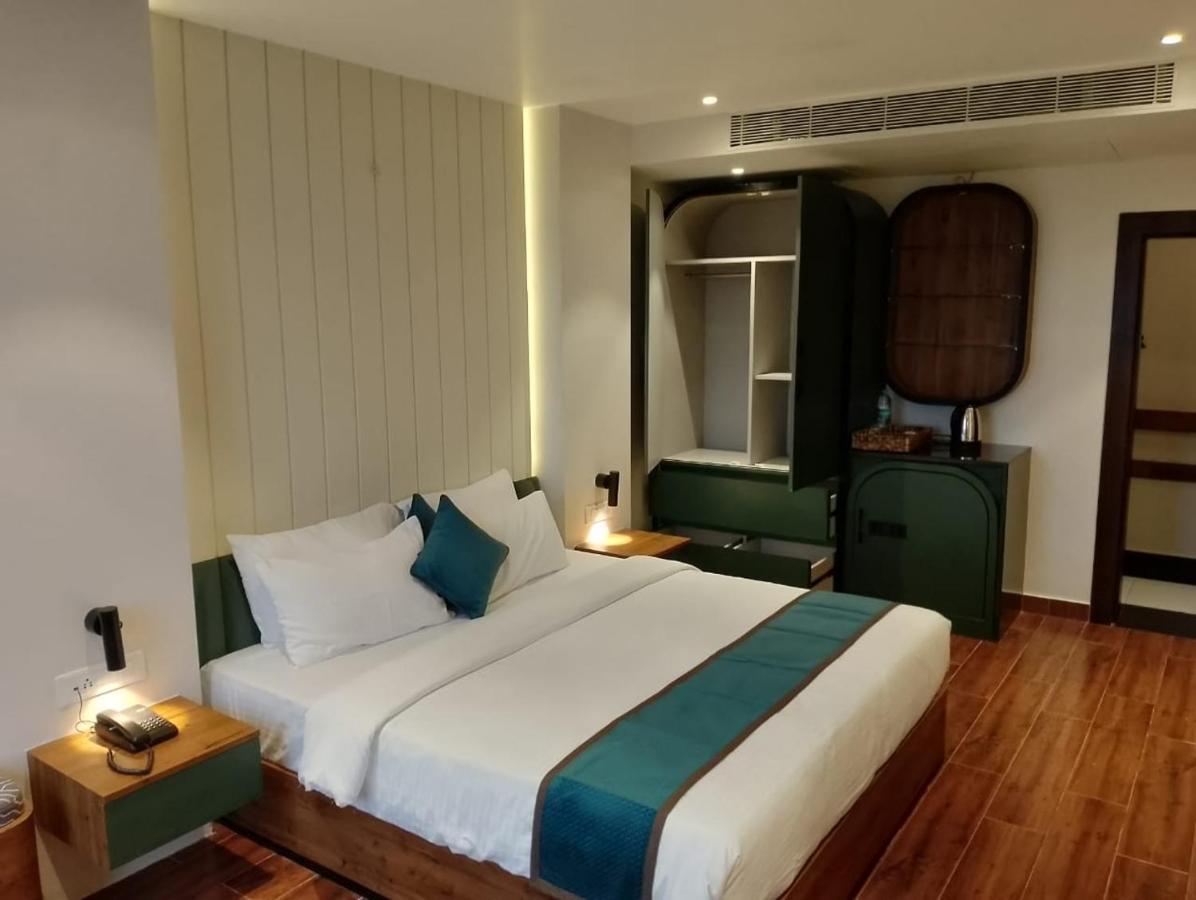 The Convoy Hotel ดิบรูการ์ ภายนอก รูปภาพ