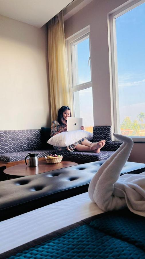 The Convoy Hotel ดิบรูการ์ ภายนอก รูปภาพ