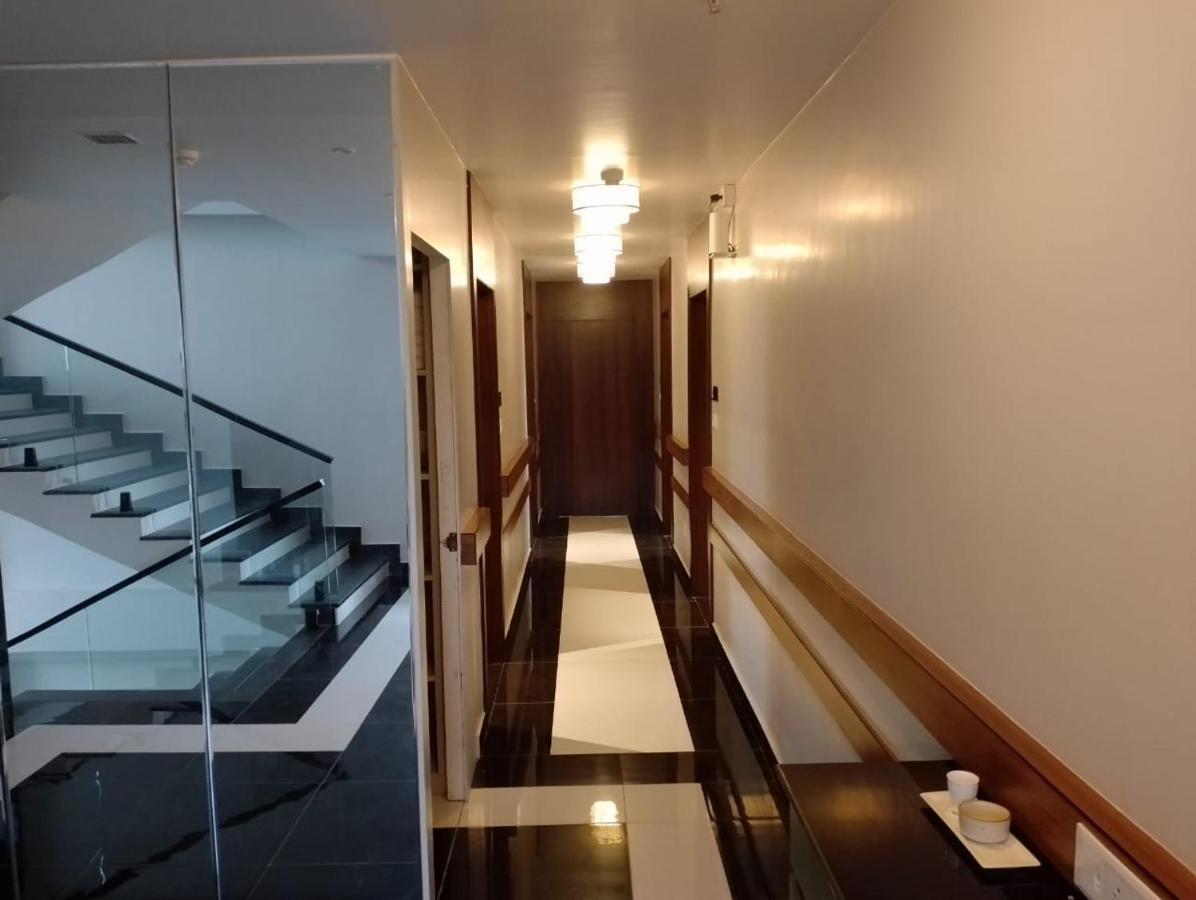 The Convoy Hotel ดิบรูการ์ ภายนอก รูปภาพ
