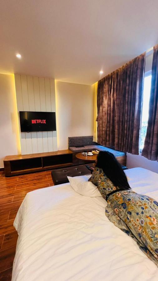 The Convoy Hotel ดิบรูการ์ ภายนอก รูปภาพ