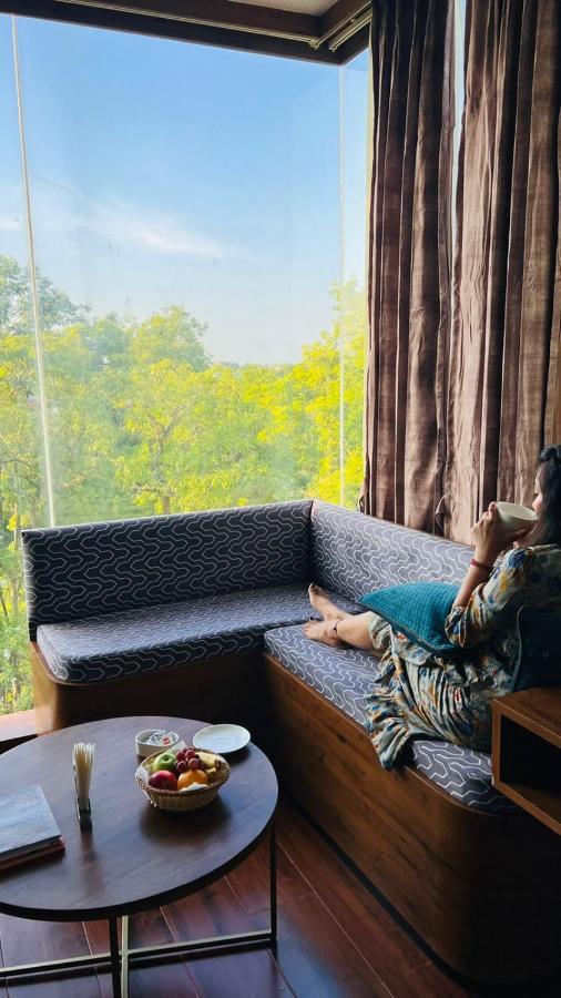 The Convoy Hotel ดิบรูการ์ ภายนอก รูปภาพ