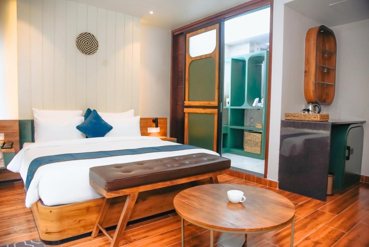 The Convoy Hotel ดิบรูการ์ ภายนอก รูปภาพ