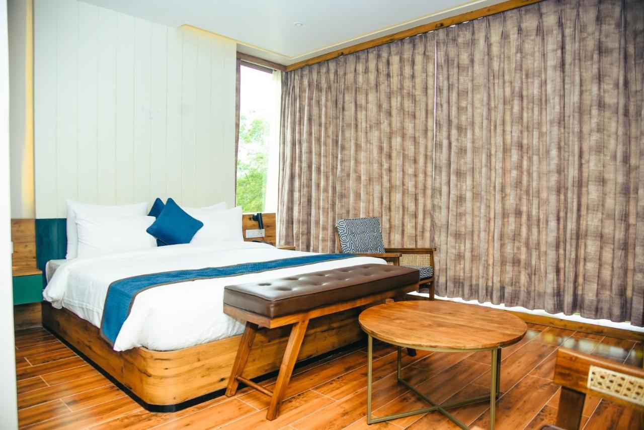 The Convoy Hotel ดิบรูการ์ ภายนอก รูปภาพ