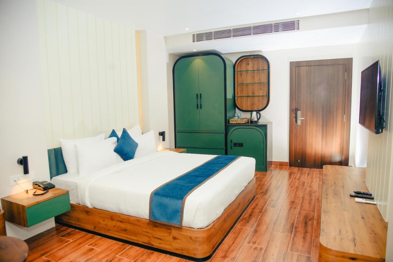 The Convoy Hotel ดิบรูการ์ ภายนอก รูปภาพ
