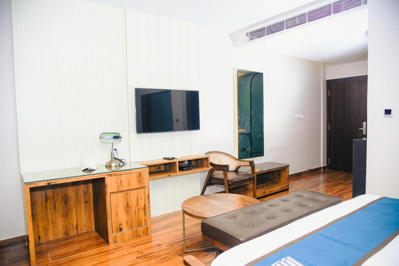 The Convoy Hotel ดิบรูการ์ ภายนอก รูปภาพ