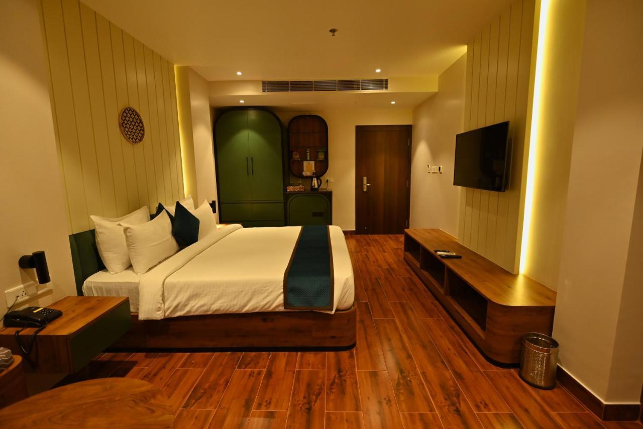 The Convoy Hotel ดิบรูการ์ ภายนอก รูปภาพ