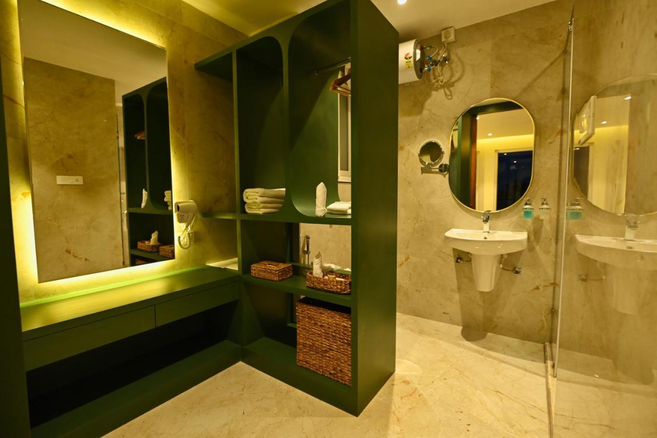 The Convoy Hotel ดิบรูการ์ ภายนอก รูปภาพ