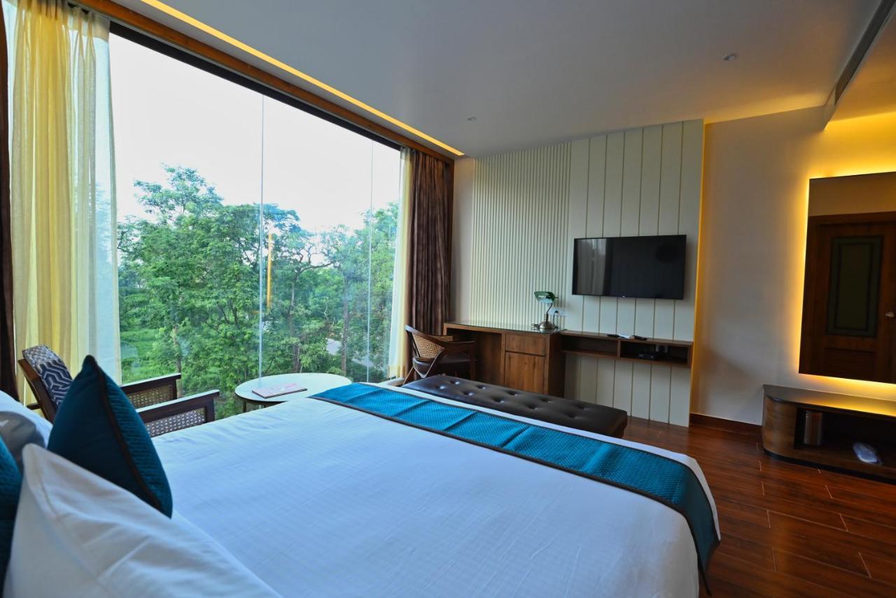 The Convoy Hotel ดิบรูการ์ ภายนอก รูปภาพ