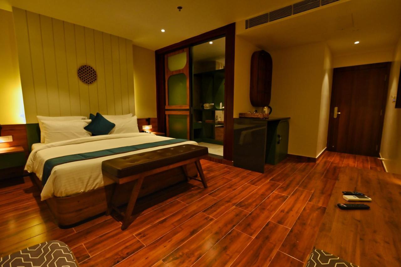 The Convoy Hotel ดิบรูการ์ ภายนอก รูปภาพ